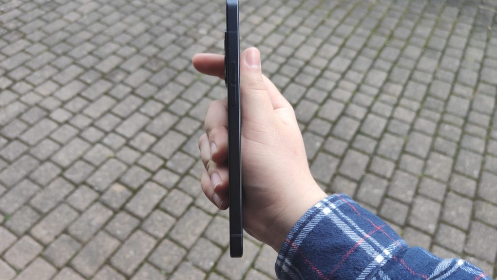OPPO Reno6 5G Rahmen rechts