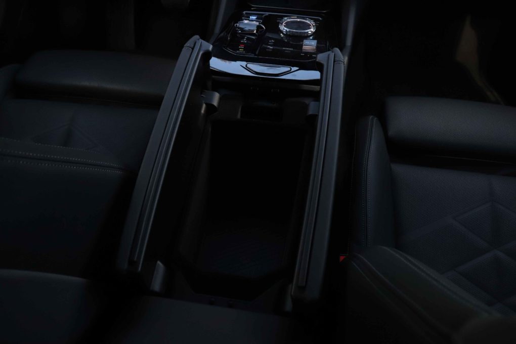 BMWi i5 eDrive40 Touring Test Mittelkonsole Fach